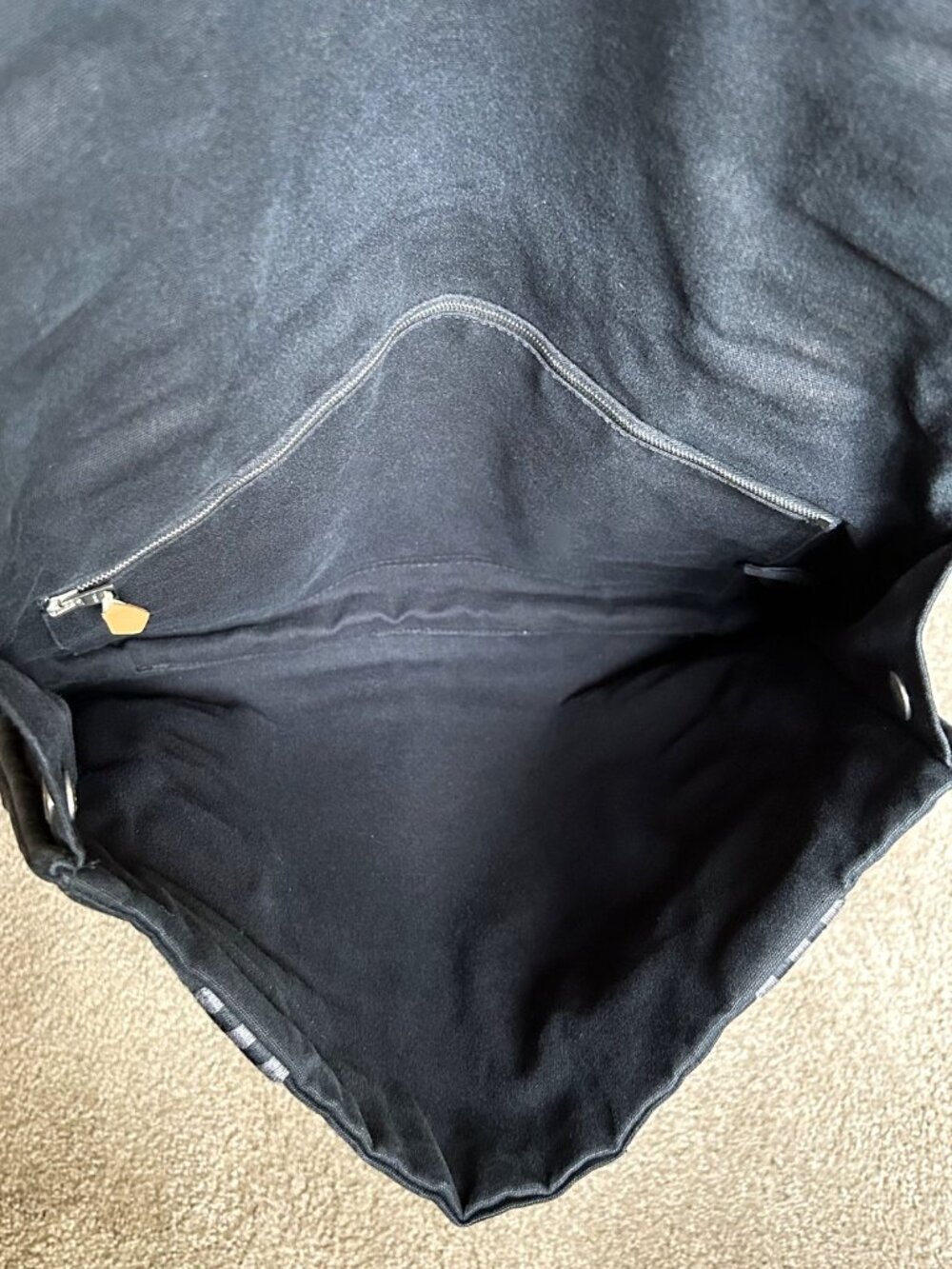 HERMES Toile Fourre-Tout Besace Messenger MM, Black, Gray - Picture 9 of 15